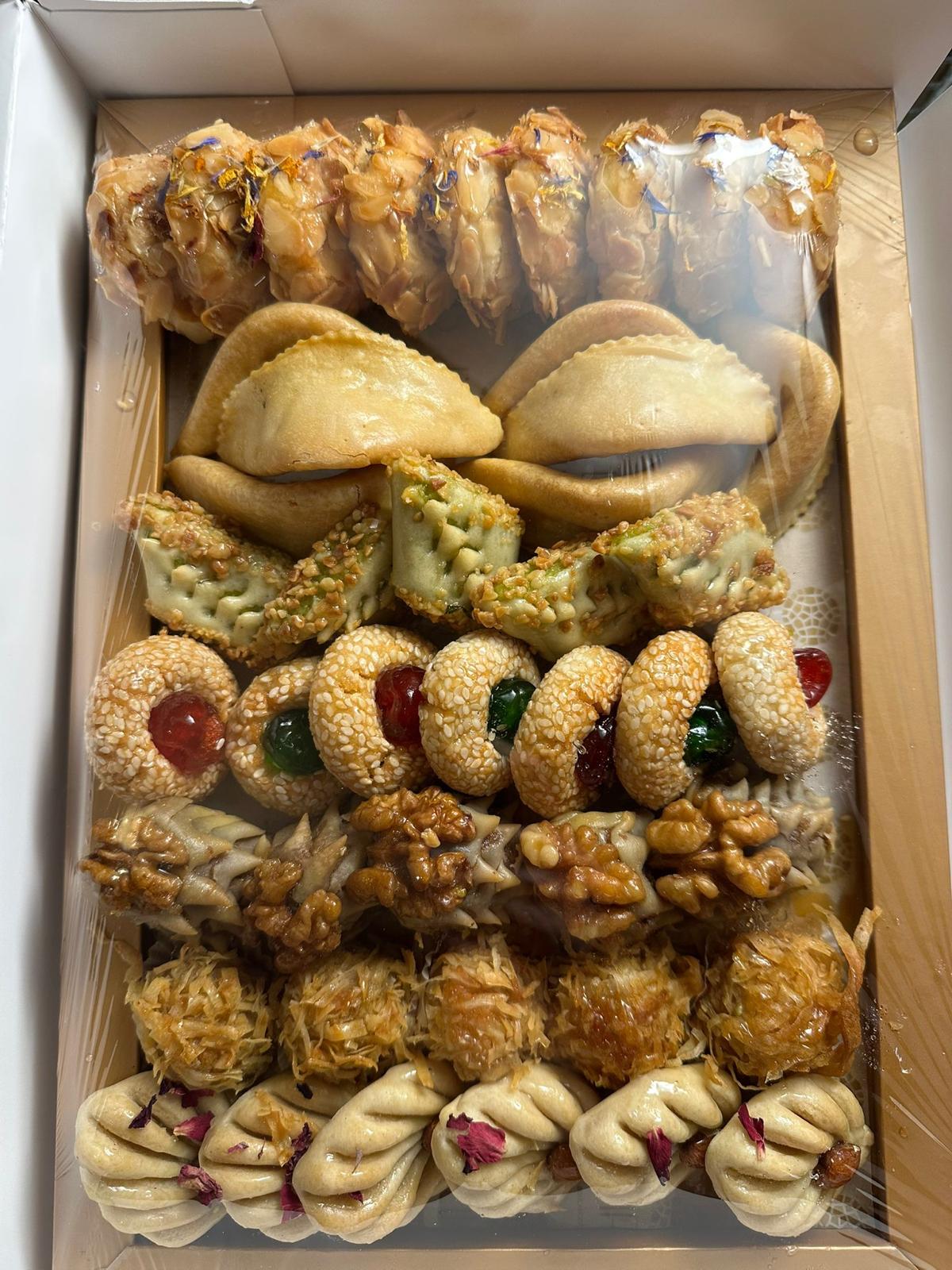 Assortiment de gâteaux marocains aux amandes fait maison